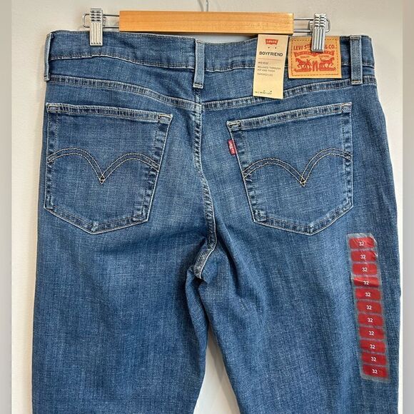 NWT Levi's Mid Rise Boyfriend Ripped Jeans - Picture 9 of 11